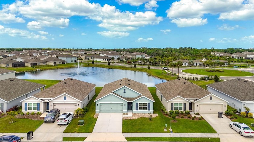 Short Sale. This 2022-built *Cali* model by D.R. Horton offers a - Beach Home for sale in Palmetto, Florida on Beachhouse.com