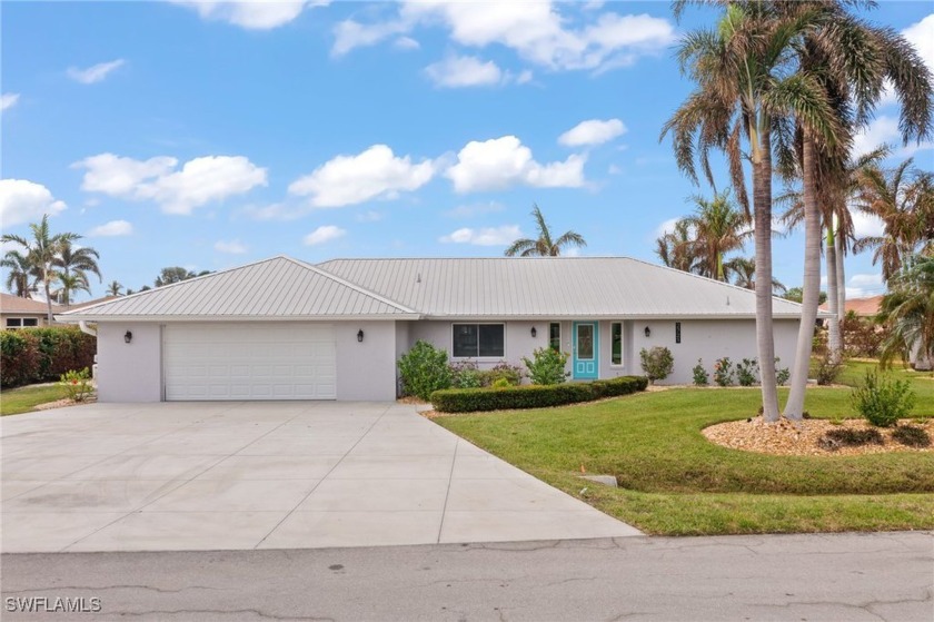 This  4-bedroom, 3-bathroom home is perfectly situated on an - Beach Home for sale in St. James City, Florida on Beachhouse.com