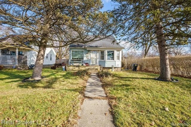 Incredible Value - Two Homes for the price of one! A unique - Beach Home for sale in Detroit, Michigan on Beachhouse.com