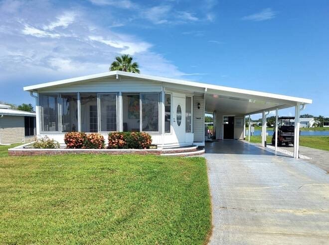 Stunning 2-Bedroom, 2-Bath Home on the Lake - Colony Cove - Beach Home for sale in Ellenton, Florida on Beachhouse.com