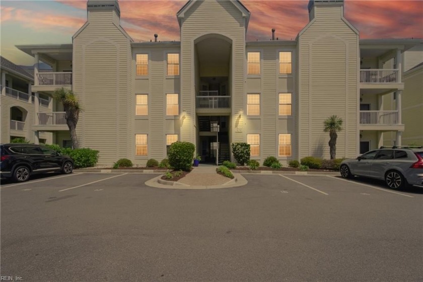 Located in the desirable Lesner Pointe gated community, this - Beach Condo for sale in Virginia Beach, Virginia on Beachhouse.com
