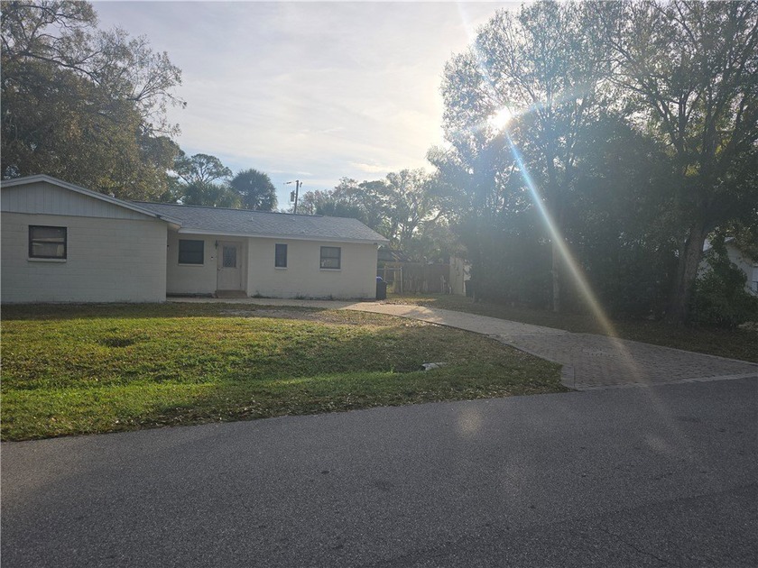 Very nice 3bd rm, 2bath with laundry rm, living rm, office/den - Beach Home for sale in Vero Beach, Florida on Beachhouse.com