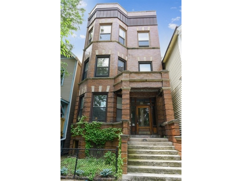 Beautiful BRICK 3 unit building (with all units being 3 bed/2 - Beach Home for sale in Chicago, Illinois on Beachhouse.com