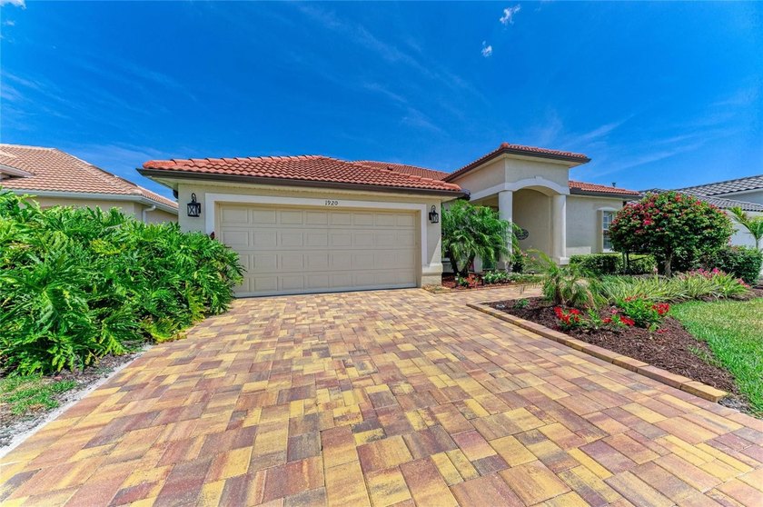 Meticulously updated and maintained with true PRIDE OF OWNERSHIP - Beach Home for sale in North Port, Florida on Beachhouse.com