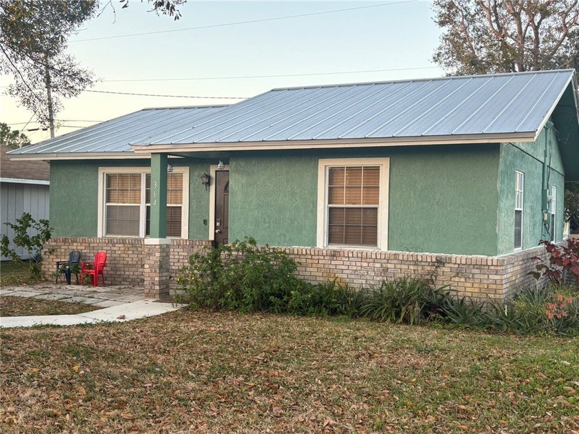 Family neighborhood with NO HOA fees! Front and rear paved - Beach Home for sale in Vero Beach, Florida on Beachhouse.com