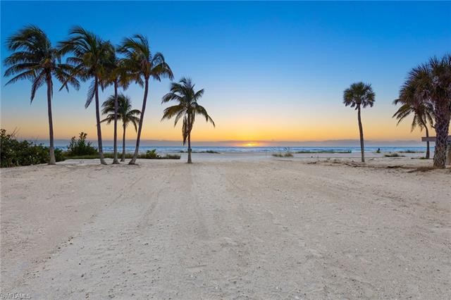 This is the toes-in-the-sand opportunity you have been waiting - Beach Lot for sale in Fort Myers Beach, Florida on Beachhouse.com