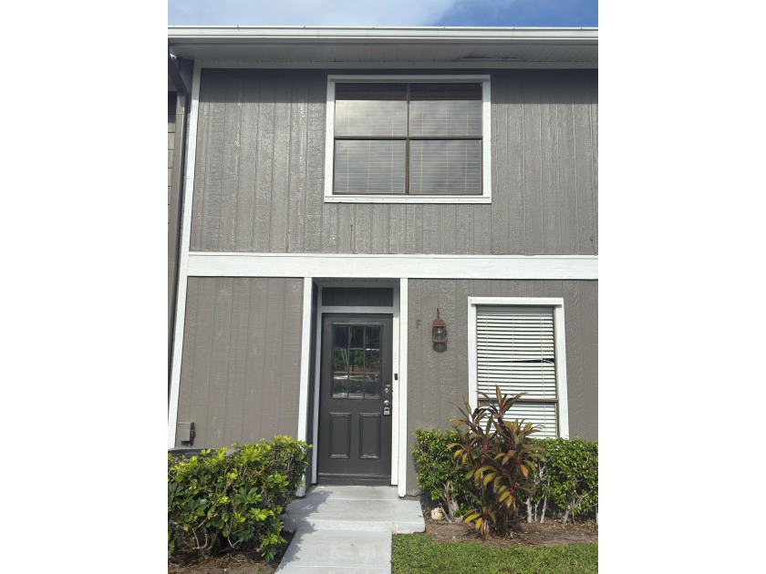 Move-in ready 2BD/2.5BA townhome in the desirable Society Hill - Beach Townhome/Townhouse for sale in West Palm Beach, Florida on Beachhouse.com