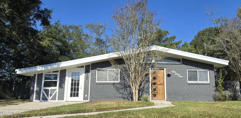 **Charming Mid-Century Modern Home in Ocean Springs**Welcome to - Beach Home for sale in Ocean Springs, Mississippi on Beachhouse.com