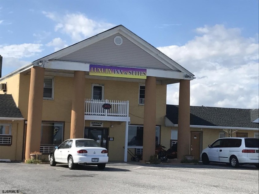 LUXURY INN.  WATERFRONT 26 ROOM MOTEL WITH 5 ROOM OWNER'S - Beach Commercial for sale in Absecon, New Jersey on Beachhouse.com