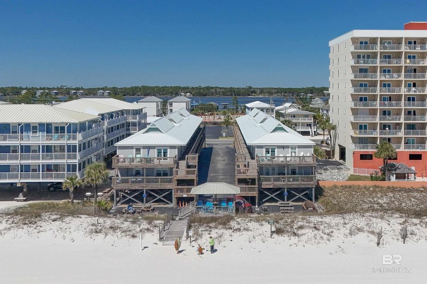 Units in this low-density complex rarely come available! This - Beach Condo for sale in Gulf Shores, Alabama on Beachhouse.com