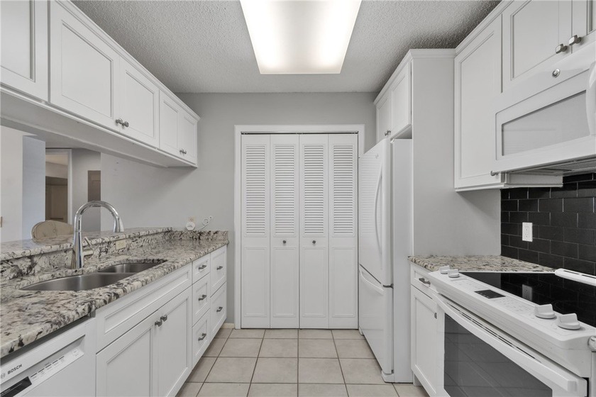 Welcome home to this lovely unfurnished gem calling your name! - Beach Condo for sale in Vero Beach, Florida on Beachhouse.com