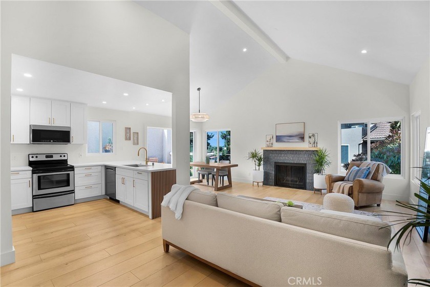 Stylish, sun-filled, and thoughtfully reimagined, this top-floor - Beach Condo for sale in Solana Beach, California on Beachhouse.com