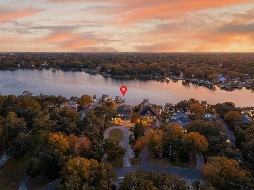 Located on beautiful Cinco Bayou, 228 Lafitte Crescent offers a - Beach Home for sale in Fort Walton Beach, Florida on Beachhouse.com