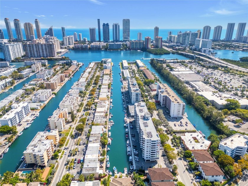 Beautiful 2 bed / 2 bath penthouse in the gated community of - Beach Condo for sale in North Miami Beach, Florida on Beachhouse.com