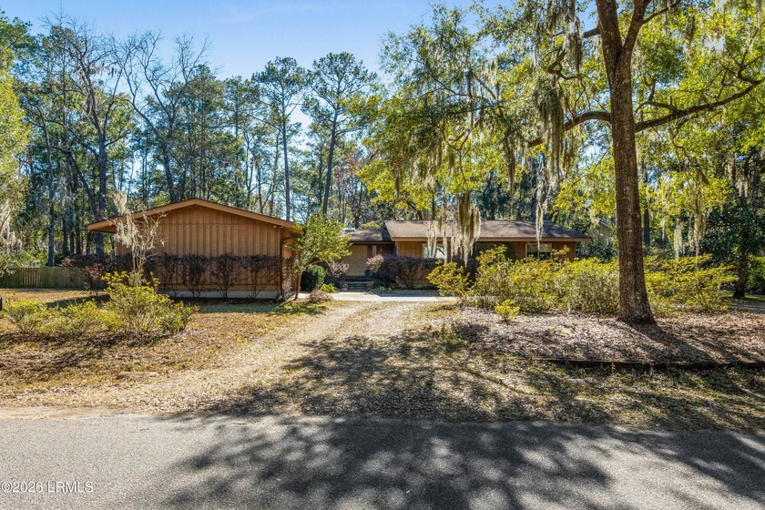 So many possibilities at this distinctive mid-century modern - Beach Home for sale in Beaufort, South Carolina on Beachhouse.com