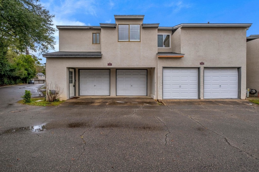 Welcome to The Lakes-a sought-after gated townhome community - Beach Townhome/Townhouse for sale in Tallahassee, Florida on Beachhouse.com