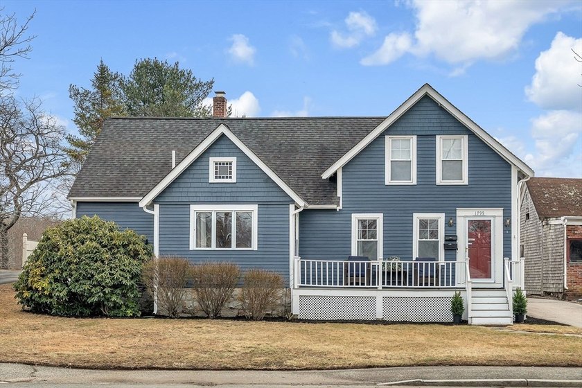 Discover this charming colonial architectural style home in the - Beach Home for sale in Weymouth, Massachusetts on Beachhouse.com