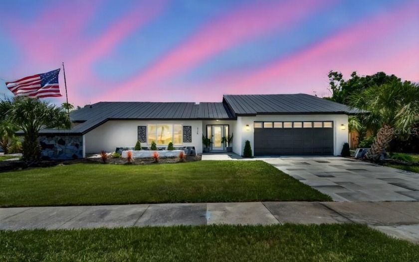 SHOWSTOPPER ALERT: Exquisite waterfront community home in the - Beach Home for sale in Englewood, Florida on Beachhouse.com