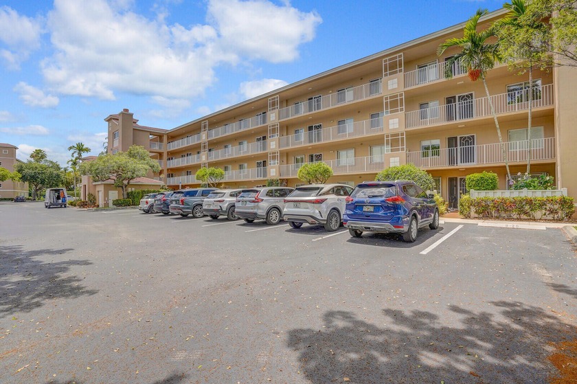 Bright, spacious 3BR/2BA corner unit in Coral Lakes, a premier - Beach Condo for sale in Boynton Beach, Florida on Beachhouse.com