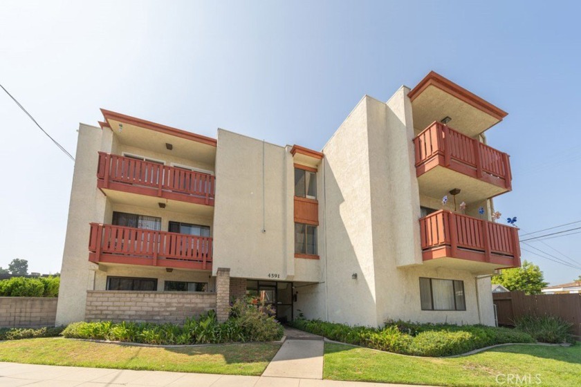 Welcome to this delightful 2-bedroom, 2-bathroom condo located - Beach Condo for sale in Long Beach, California on Beachhouse.com