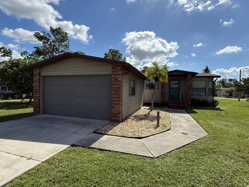 *Wow! ***Priced to Sell!***Welcome to Pine Lakes Golf & Country - Beach Home for sale in North Fort Myers, Florida on Beachhouse.com