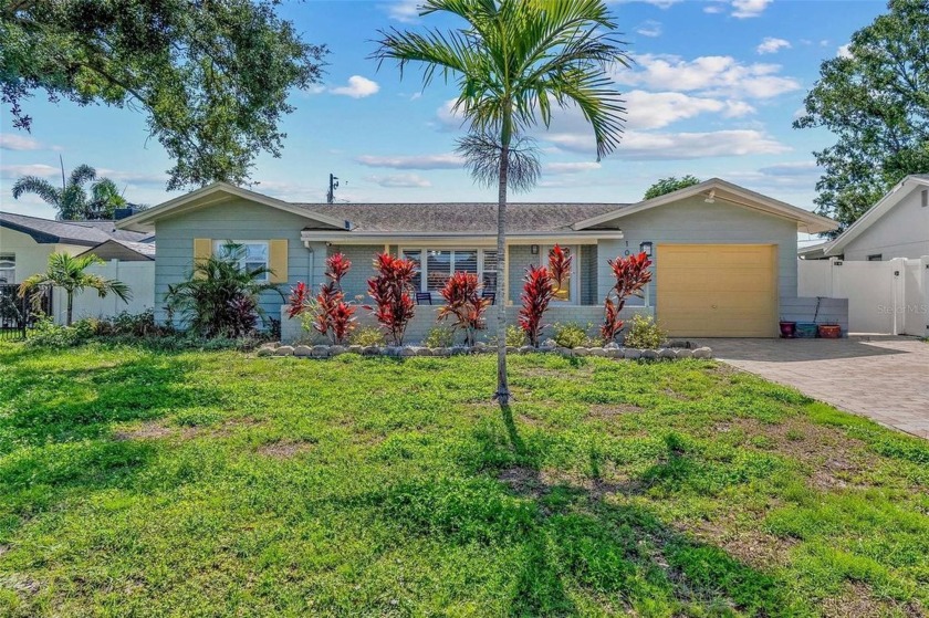Welcome to 10339 111th Street - a beautifully updated POOL home - Beach Home for sale in Largo, Florida on Beachhouse.com