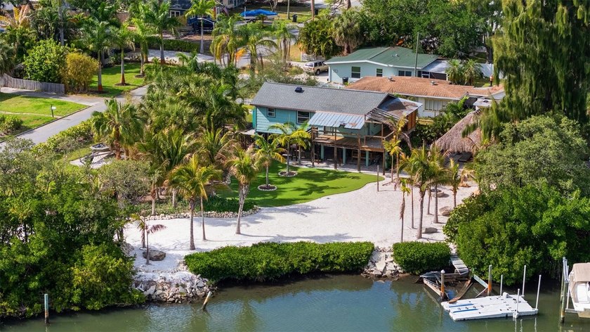 Under contract-accepting backup offers. Unique Gulfport Marina - Beach Home for sale in Gulfport, Florida on Beachhouse.com