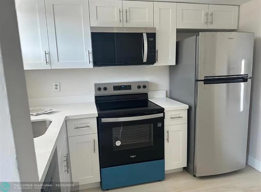 Beautiful renovated two (2) bedroom two (2) bathrooms. Unit can - Beach Condo for sale in Sunrise, Florida on Beachhouse.com