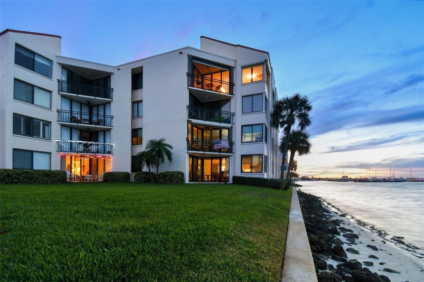 Live year-round like you're on vacation in this rare, end-unit - Beach Condo for sale in St. Petersburg, Florida on Beachhouse.com