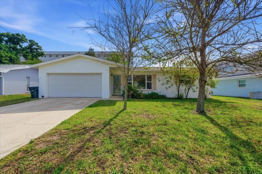 Great location!  Come see this well maintained 1 owner 2 bed / 2 - Beach Home for sale in Largo, Florida on Beachhouse.com