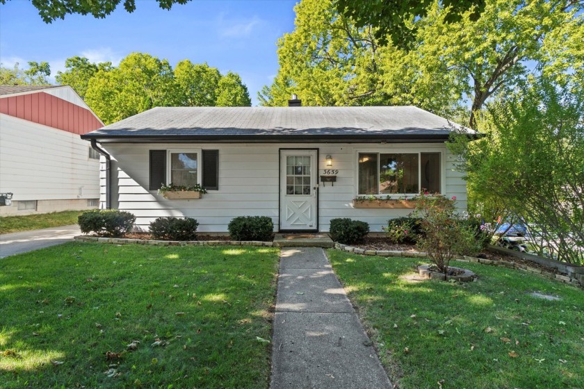 Cozy single family ranch located in the Saveland Park - Beach Home for sale in Milwaukee, Wisconsin on Beachhouse.com