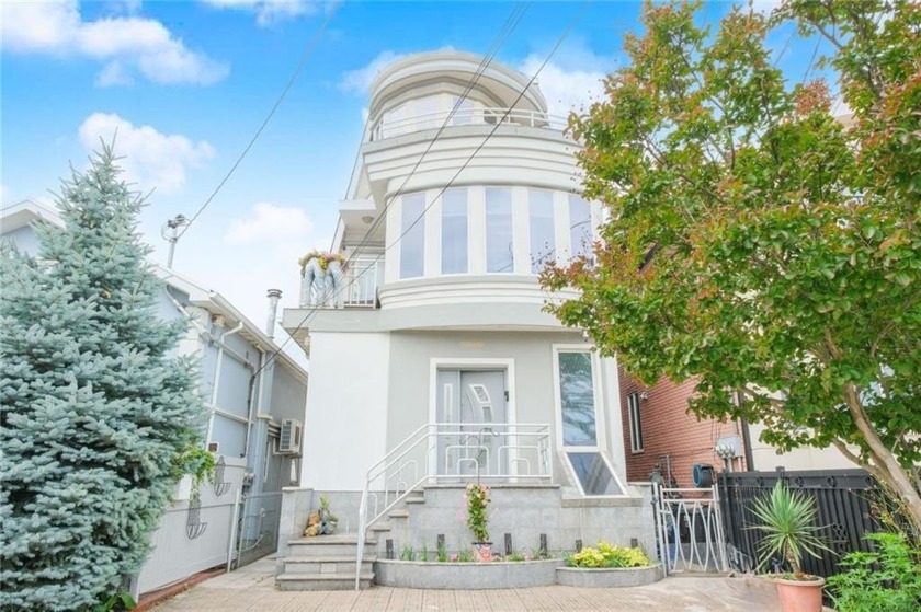 Welcome to this stunning 2-family home located in one of - Beach Home for sale in Brooklyn, New York on Beachhouse.com