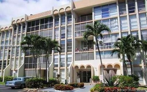 Invest in your future with this gem! Discover a 1BR/1BA condo in - Beach Condo for sale in Hallandale Beach, Florida on Beachhouse.com