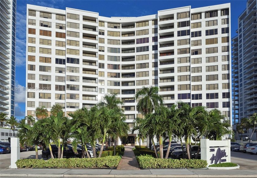 OCEANFRONT BUILDING 2 BEDROOM 2 BATH 1360 SQFT UNFURNISHED 2ND - Beach Condo for sale in Hollywood, Florida on Beachhouse.com