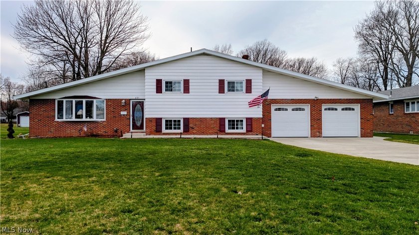 Conneaut Harbor Location - Gorgeous home, 1.46 acres and two - Beach Home for sale in Conneaut, Ohio on Beachhouse.com