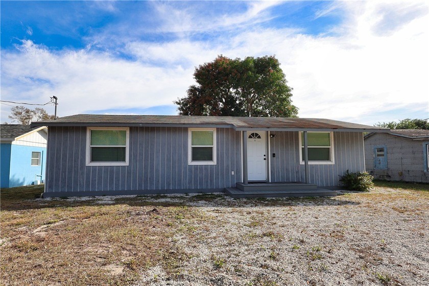 Charming home with recently updated interior features 2 bd, 1 ba - Beach Home for sale in Vero Beach, Florida on Beachhouse.com