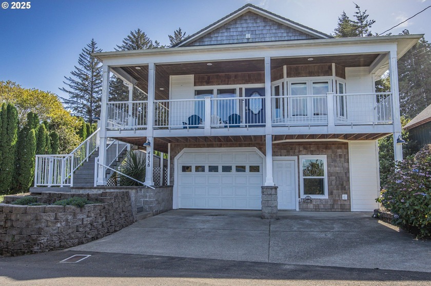 Paradise awaits at Siltcoos lake! Welcome to 4838 Lake Blvd, a - Beach Home for sale in Westlake, Oregon on Beachhouse.com