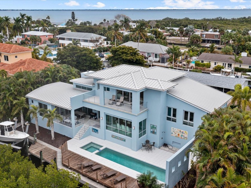 THIS EXQUISITE 4 BED / 3.5 BATH HOME IS THE ULTIMATE PRIVATE - Beach Home for sale in Longboat Key, Florida on Beachhouse.com