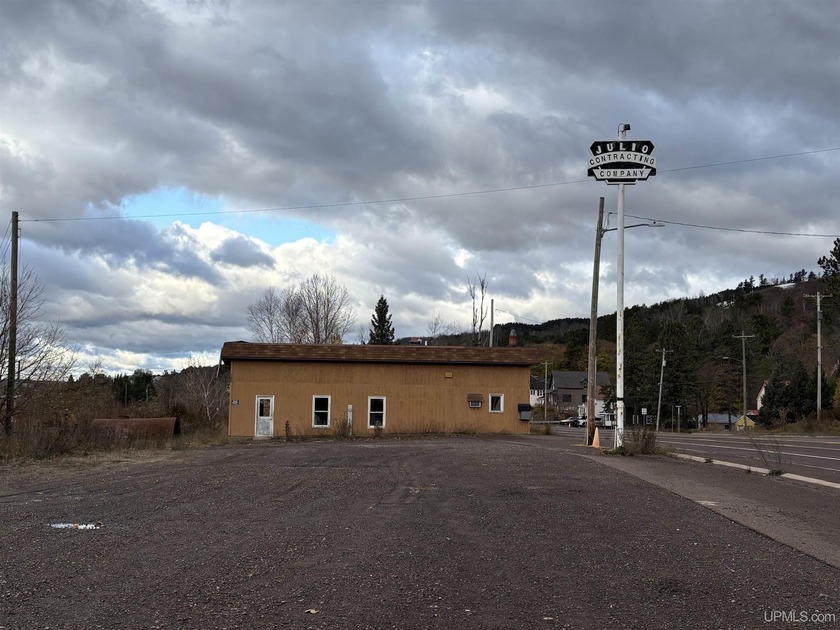 587' OF PRIME WATERFRONT ON PORTAGE LAKE DIRECTLY ACROSS FROM - Beach Commercial for sale in Hancock, Michigan on Beachhouse.com
