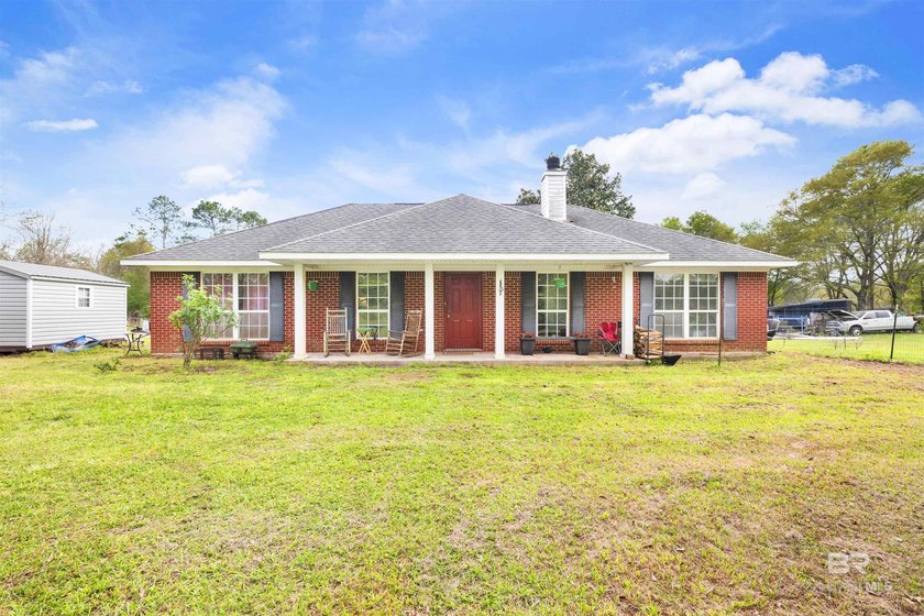 Welcome to your private country retreat! This freshly painted - Beach Home for sale in Robertsdale, Alabama on Beachhouse.com