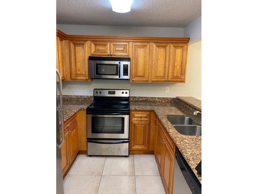 Investors Welcome!! Nice rented unit with low HOA! Excelent - Beach Condo for sale in West Palm Beach, Florida on Beachhouse.com