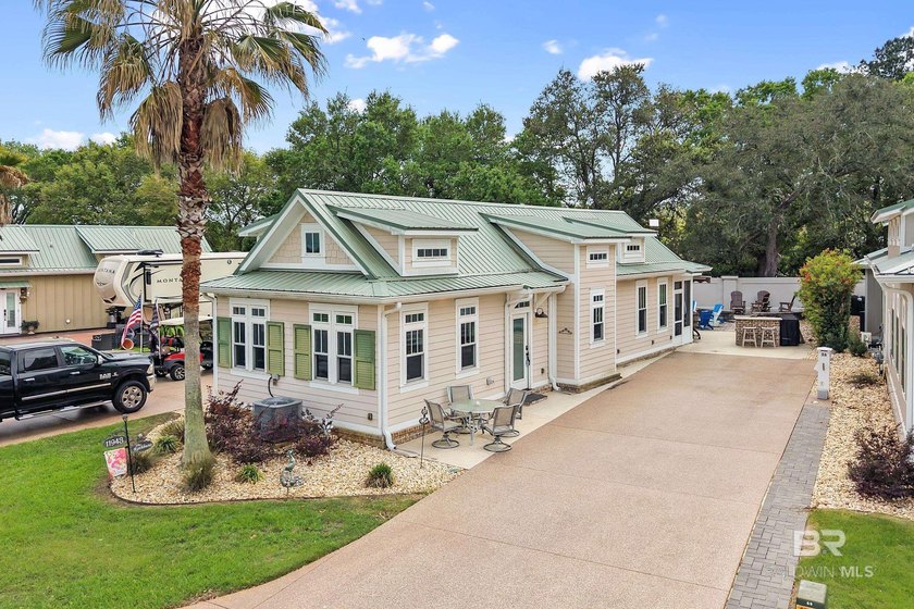 Welcome to this well-maintained RV coach home with an oversized - Beach Home for sale in Elberta, Alabama on Beachhouse.com