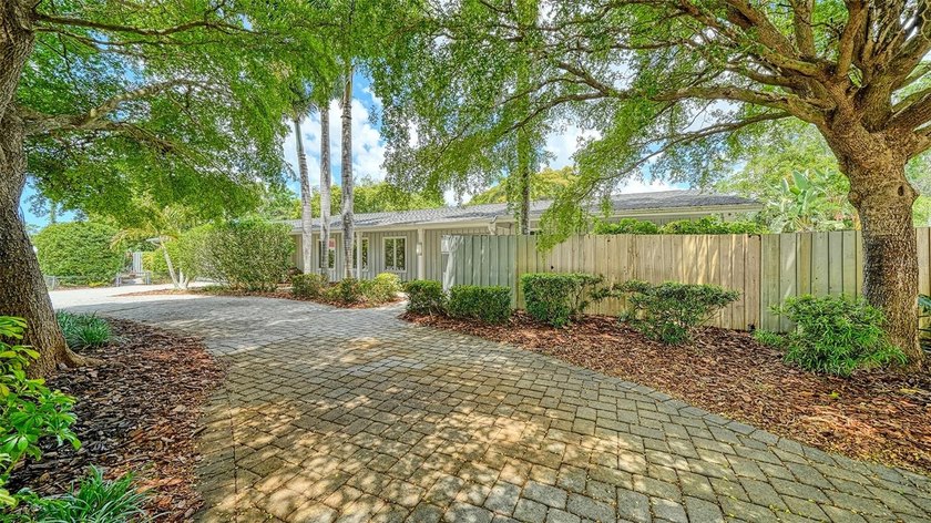 Welcome to this lakefront retreat with a private guest suite - Beach Home for sale in Sarasota, Florida on Beachhouse.com