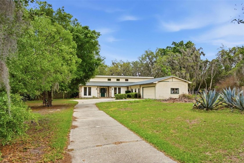 INVESTOR SPECIAL | SELLER FINANCING AVAILABLE Set on 1 acre at - Beach Home for sale in Riverview, Florida on Beachhouse.com