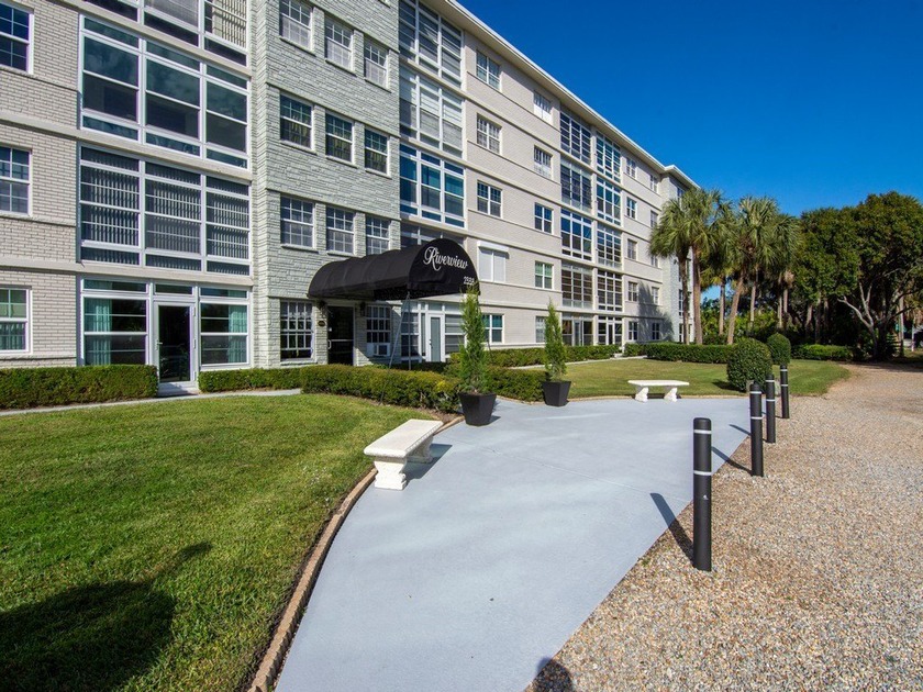 5th floor 2/2 in the 55+ Riverview condominium. Located in the - Beach Condo for sale in Vero Beach, Florida on Beachhouse.com