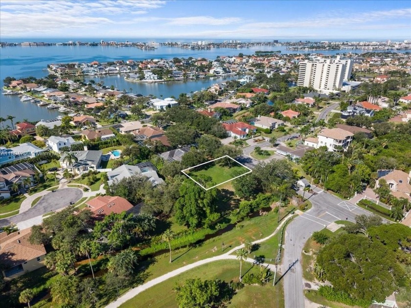 Beautiful vacant lot located in a private community, just - Beach Lot for sale in St. Petersburg, Florida on Beachhouse.com