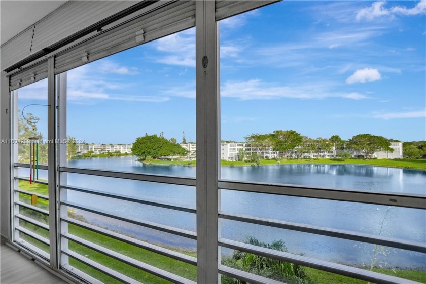 Welcome to your future oasis! This charming 1 bed, 1.5 bath - Beach Condo for sale in Deerfield Beach, Florida on Beachhouse.com