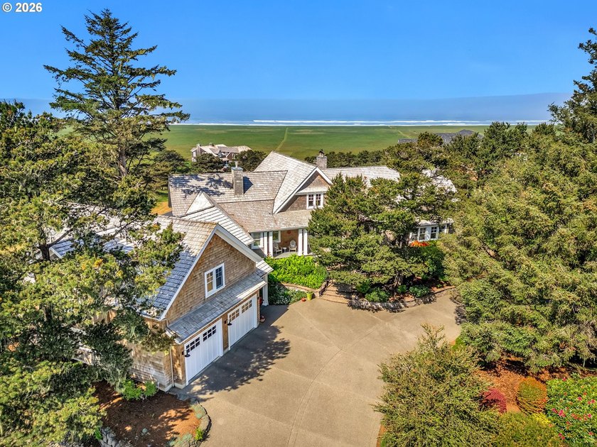 From the moment you enter the front door you are treated to a - Beach Home for sale in Gearhart, Oregon on Beachhouse.com