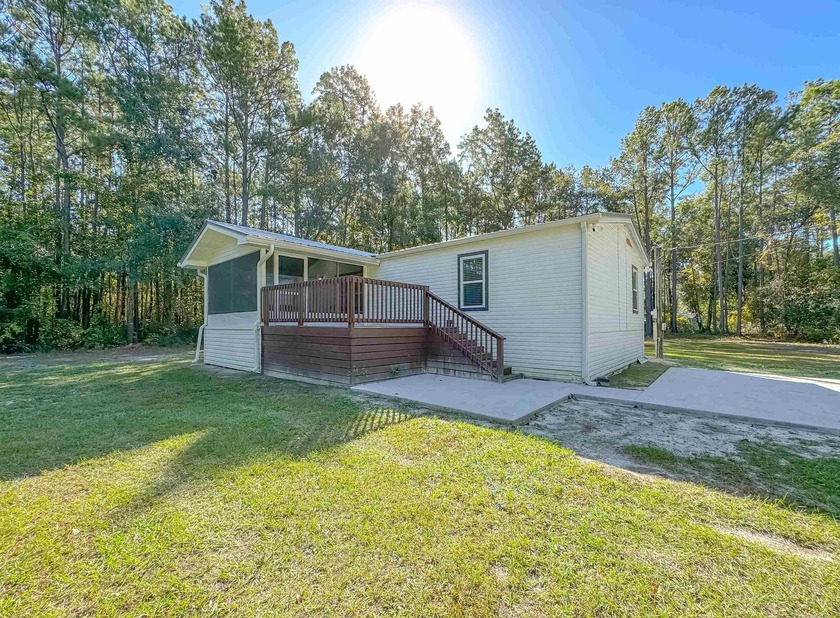 Welcome to Lake Talquin! This corner lot home is the perfect - Beach Home for sale in Tallahassee, Florida on Beachhouse.com