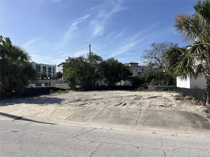 Vacant lot on 0.07 acres or 3,367 SF.  Excellent location - Beach Lot for sale in Madeira Beach, Florida on Beachhouse.com
